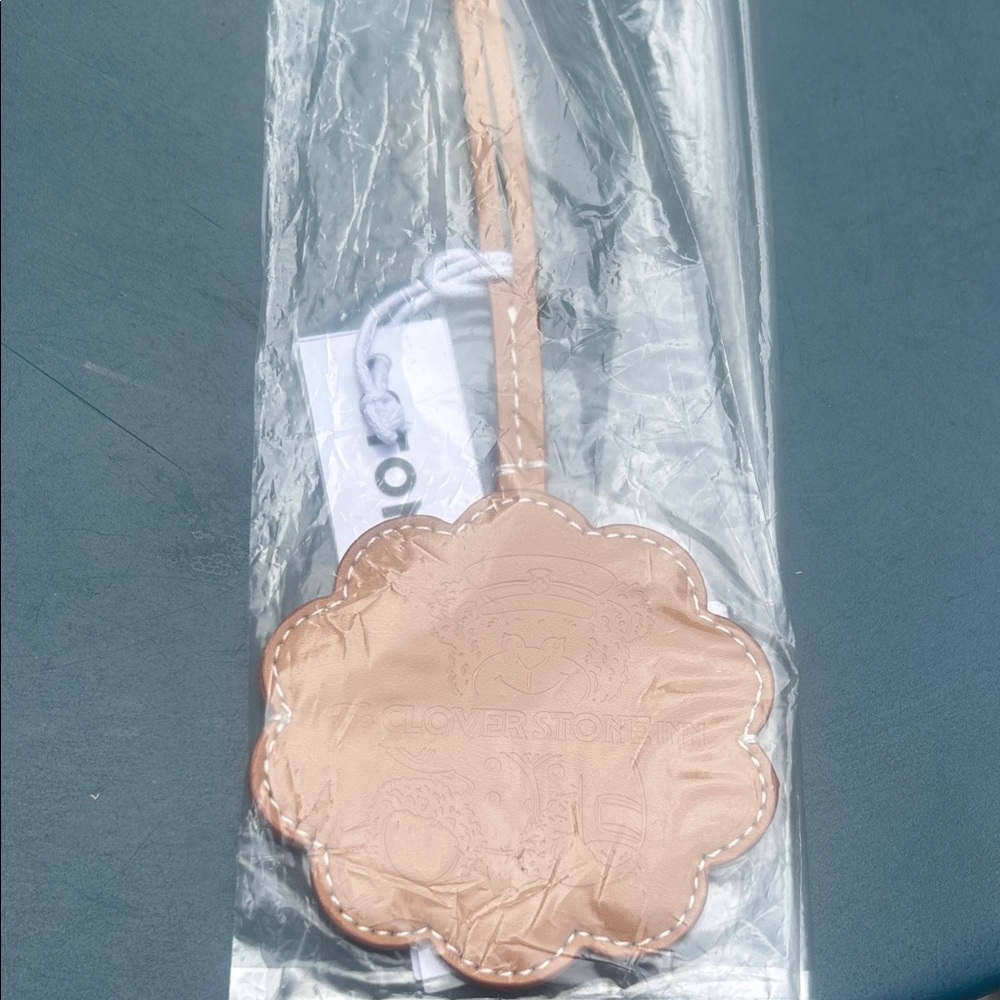 Stoney Clover Lane  Scalloped Luggage Tag